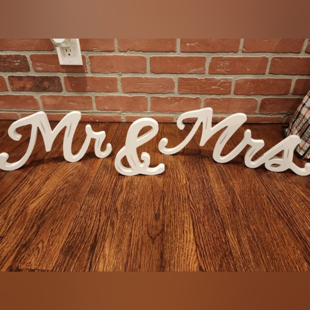 Mr & Mrs wooden table signs